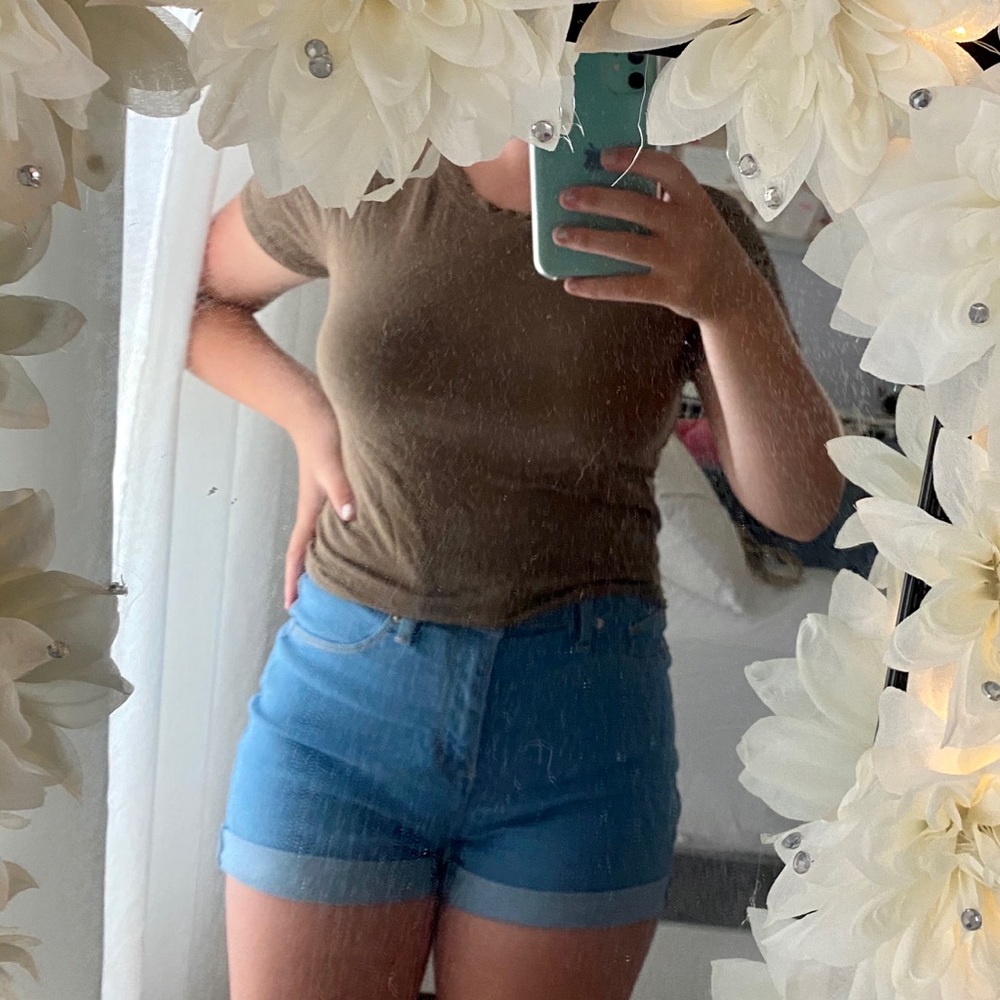 CLOSET CLEAROUT ‼️Dark Green SOFT Shirt